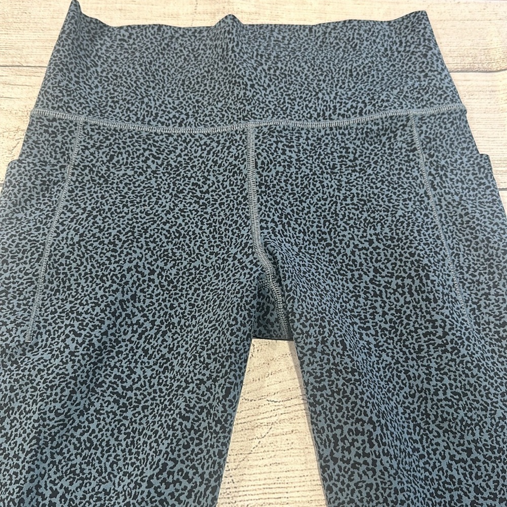 Athleta Salutation Stash II Textured Tight size S cheetah print